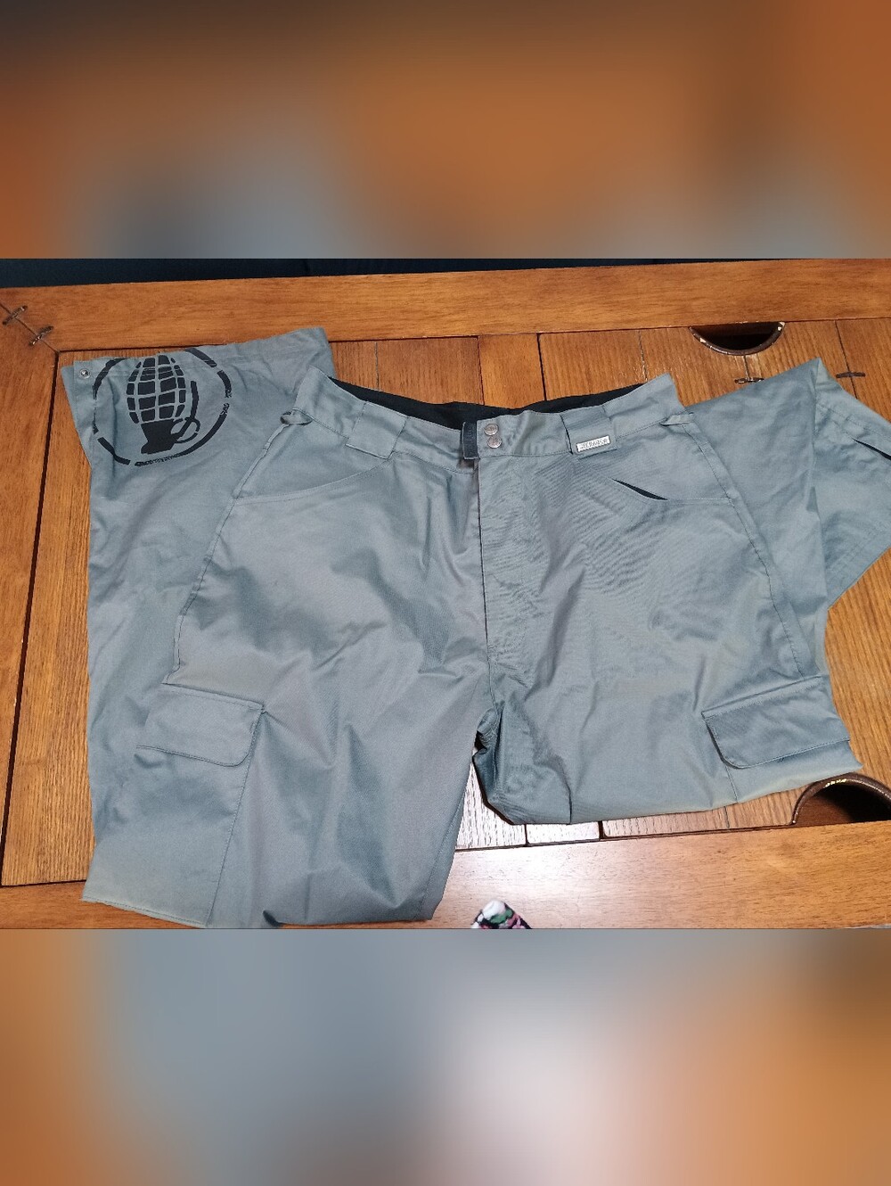 Men's Large Grenade Snowboard Pants Silver/Gray.